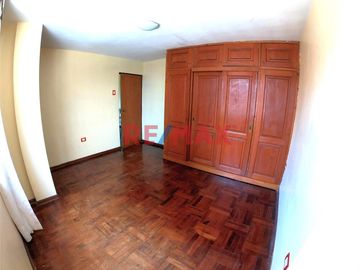 VENDO AMPLIO DEPARTAMENTO FRENTE AL PARQUE- PUEBLO LIBRE