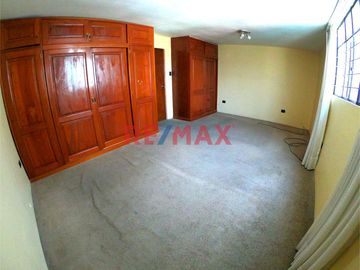 VENDO AMPLIO DEPARTAMENTO FRENTE AL PARQUE- PUEBLO LIBRE