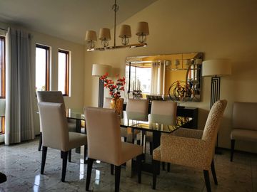 Vendo dúplex de 250 m2 y 3 Dorm. frente a parque, Santiago de Surco. US$360,000.00