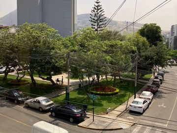 Vendo dúplex de 250 m2 y 3 Dorm. frente a parque, Santiago de Surco. US$360,000.00