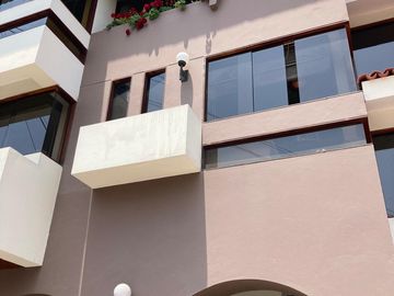 Vendo dúplex de 250 m2 y 3 Dorm. frente a parque, Santiago de Surco. US$360,000.00