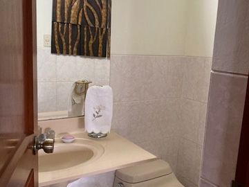 Vendo dúplex de 250 m2 y 3 Dorm. frente a parque, Santiago de Surco. US$360,000.00