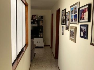Vendo dúplex de 250 m2 y 3 Dorm. frente a parque, Santiago de Surco. US$360,000.00
