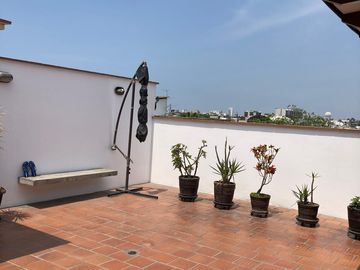 Vendo dúplex de 250 m2 y 3 Dorm. frente a parque, Santiago de Surco. US$360,000.00