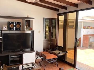Vendo dúplex de 250 m2 y 3 Dorm. frente a parque, Santiago de Surco. US$360,000.00