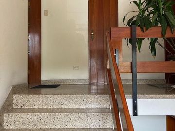 Vendo dúplex de 250 m2 y 3 Dorm. frente a parque, Santiago de Surco. US$360,000.00