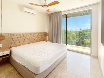 Departamento con rooftop con alberca privada, en venta, Aldea Zamá, Tulum.