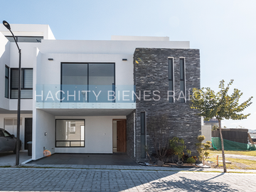 Increíble Casa Nueva de 4 Recámaras en Lomas de Angelópolis 3