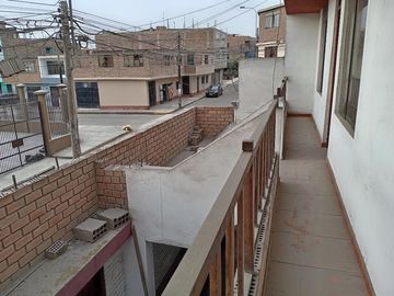 Casa En Venta En El Distrito De Comas