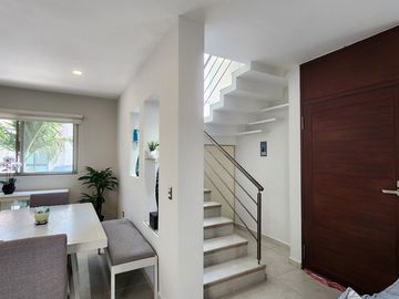 En RENTA Casa con o sin Muebles en Lomas de la Rioja