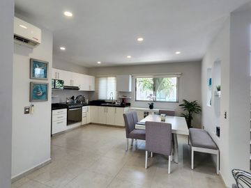 En RENTA Casa con o sin Muebles en Lomas de la Rioja