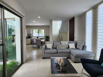 En RENTA Casa con o sin Muebles en Lomas de la Rioja