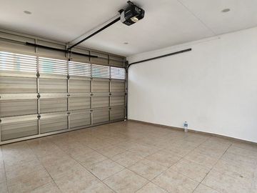 En RENTA Casa con o sin Muebles en Lomas de la Rioja