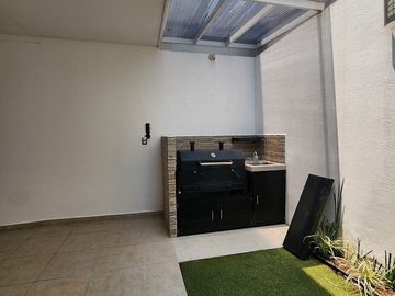 En RENTA Casa con o sin Muebles en Lomas de la Rioja