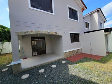 Venta de Casa Via a la Costa Urbanización Terranostra