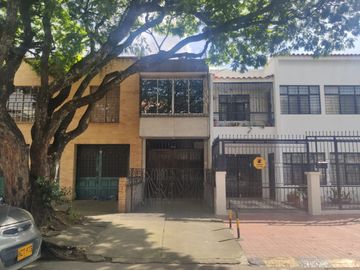 venta casa san Fernando terreno forma de L  2 plantas la primera para remodelar