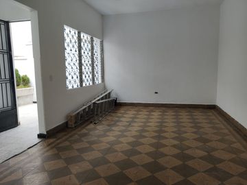 venta casa san Fernando terreno forma de L  2 plantas la primera para remodelar