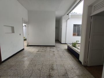 venta casa san Fernando terreno forma de L  2 plantas la primera para remodelar