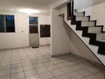 Excelente Casa de 2 Habitaciones a la Venta en Real de Tultepec