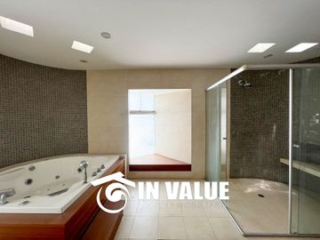 VENTA AMPLIA CASA EN LA PLANICIE / 4 DORMITORIOS CON BAÑO + ESTUDIO EN SÓTANO