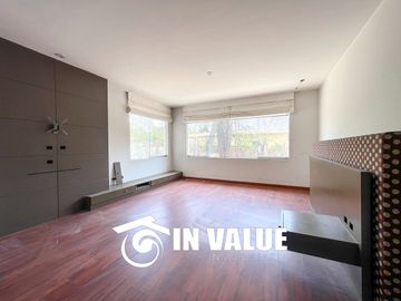 VENTA AMPLIA CASA EN LA PLANICIE / 4 DORMITORIOS CON BAÑO + ESTUDIO EN SÓTANO