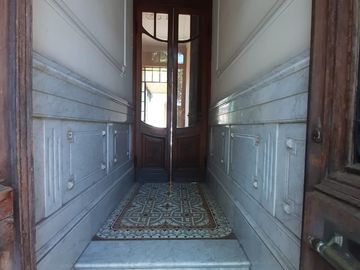VÓRTICE INMOBILIARIA VENDE CASA EN AV. EMILIO CIVIT, CAPITAL, MENDOZA