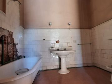 VÓRTICE INMOBILIARIA VENDE CASA EN AV. EMILIO CIVIT, CAPITAL, MENDOZA