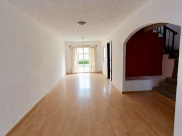Casa en venta La Galia, a unos pocos minutos del aeropuerto internacional de la ciudad de Toluca.