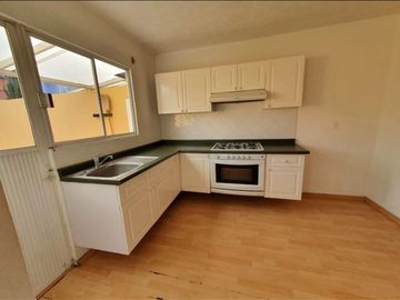 Casa en venta La Galia, a unos pocos minutos del aeropuerto internacional de la ciudad de Toluca.