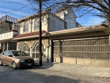 Casa en venta en Lomas de San Miguel - 4 recámaras, oficina y terraza