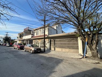 Casa en venta en Lomas de San Miguel - 4 recámaras, oficina y terraza