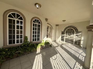 Casa en venta en Lomas de San Miguel - 4 recámaras, oficina y terraza
