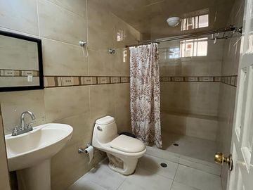 Casa en venta en Lomas de San Miguel - 4 recámaras, oficina y terraza