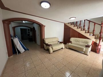 Casa en venta en Lomas de San Miguel - 4 recámaras, oficina y terraza