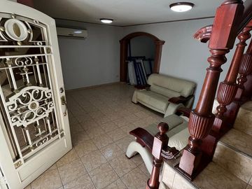 Casa en venta en Lomas de San Miguel - 4 recámaras, oficina y terraza
