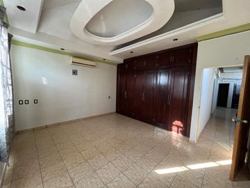 Casa en venta en Lomas de San Miguel - 4 recámaras, oficina y terraza