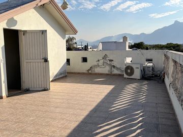 Casa en venta en Lomas de San Miguel - 4 recámaras, oficina y terraza