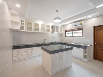 Pool Villa for sale in Moonbaan Wangtan with nice garden