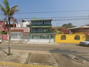 Venta de Casa Barata en Col. Petrolera, Coatzacoalcos