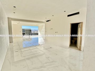 Casa en Venta Fraccionamientos valle escondido $ 9,000,000.
