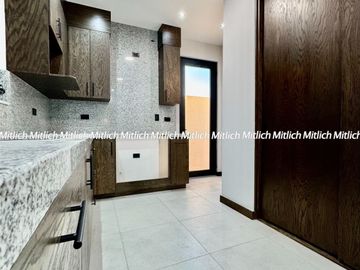 Casa en Venta Fraccionamiento Denali Rejon  $ 4,200,000.