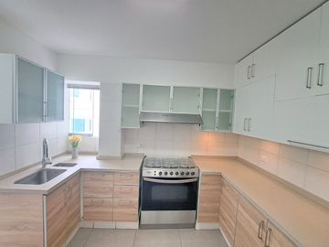 Venta de departamento + Cochera + Depósito en Miraflores limite con San Isidro