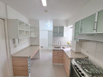 Venta de departamento + Cochera + Depósito en Miraflores limite con San Isidro