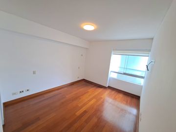 Venta de departamento + Cochera + Depósito en Miraflores limite con San Isidro