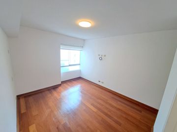Venta de departamento + Cochera + Depósito en Miraflores limite con San Isidro
