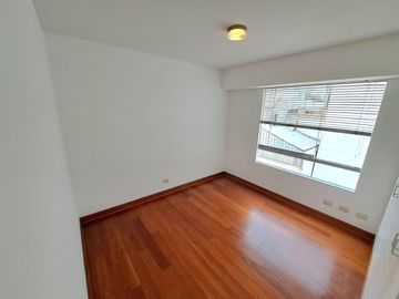 Venta de departamento + Cochera + Depósito en Miraflores limite con San Isidro