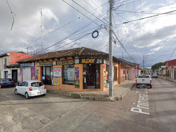 Casa en venta ¡REMATE BANCARIO! -4a Av. Poniente Sur, Guadalupe, Comitán de Domínguez, Chiapas.