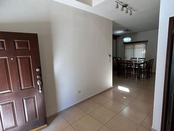 EN RENTA CASA  AMUEBLAD EN CORCELES RESIDENCIAL  