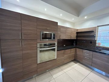 EN RENTA CASA  AMUEBLAD EN CORCELES RESIDENCIAL  