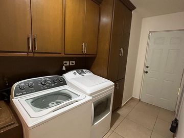 EN RENTA CASA  AMUEBLAD EN CORCELES RESIDENCIAL  